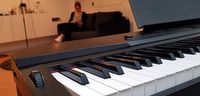 Vocalcouch Hamburg Johanna unscharf E-Piano